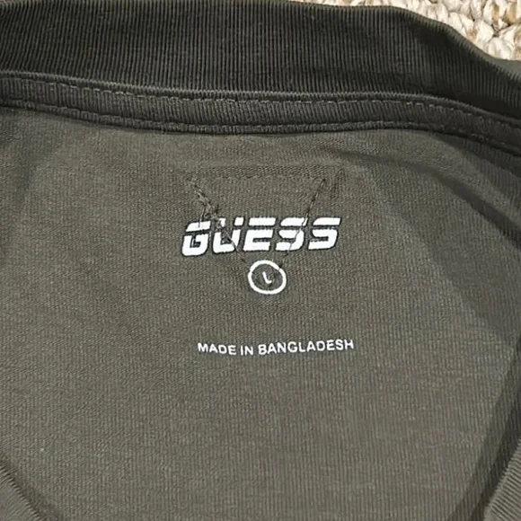Guess Short Sleeve Crew Neck Print Tee - Picture 3 of 3
